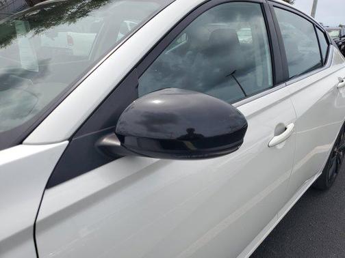 2022 Nissan Altima SR FWD
