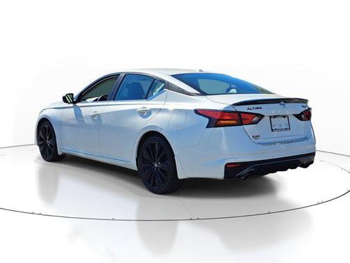 2022 Nissan Altima SR FWD