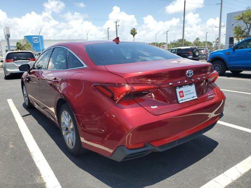 2021 Toyota Avalon Hybrid XLE