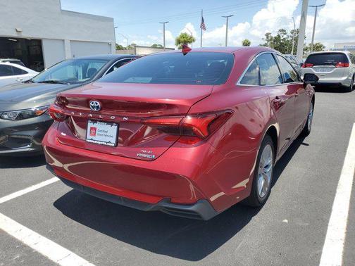 2021 Toyota Avalon Hybrid XLE