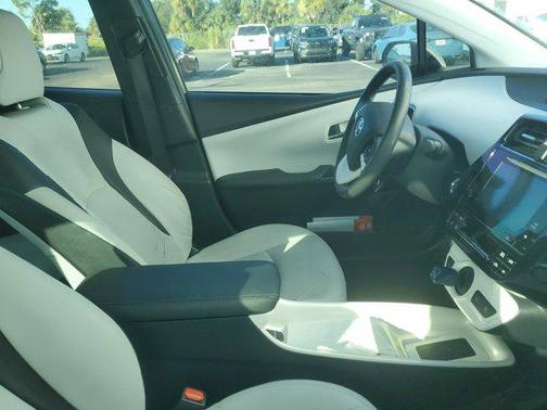 2016 Toyota Prius Four Touring
