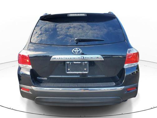 2011 Toyota Highlander SE