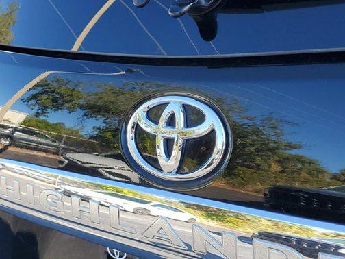 2011 Toyota Highlander SE