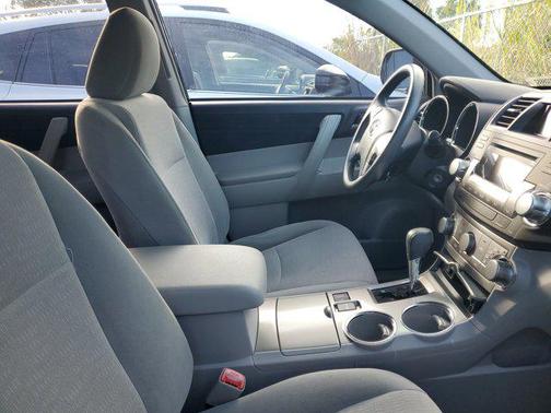 2011 Toyota Highlander SE