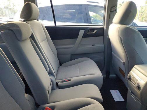 2011 Toyota Highlander SE