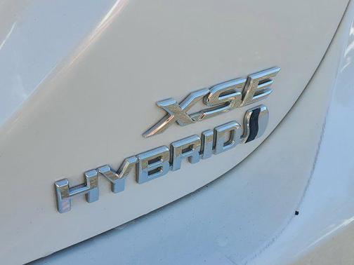 2024 Toyota Camry Hybrid SE