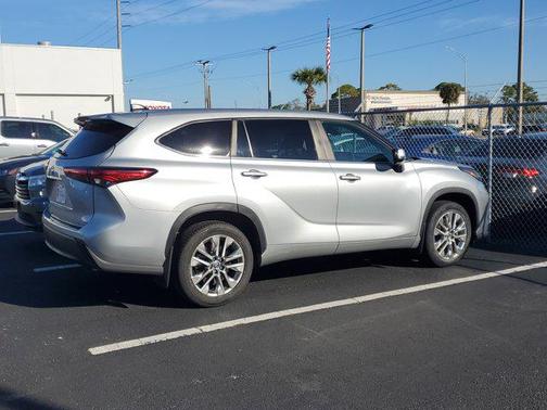 2023 Toyota Highlander LE