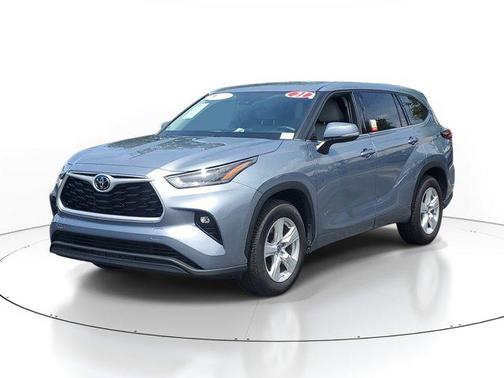 Moon Dust 2021 Toyota Highlander LE