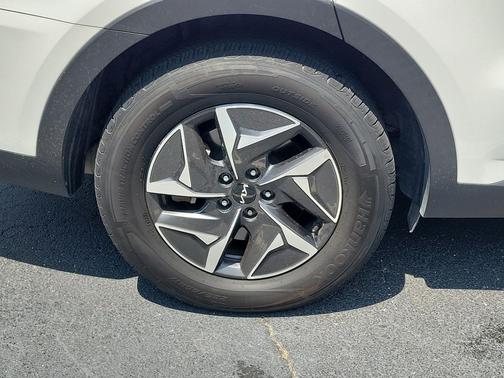 Snow White Pearl 2022 Kia Sorento Hybrid EX