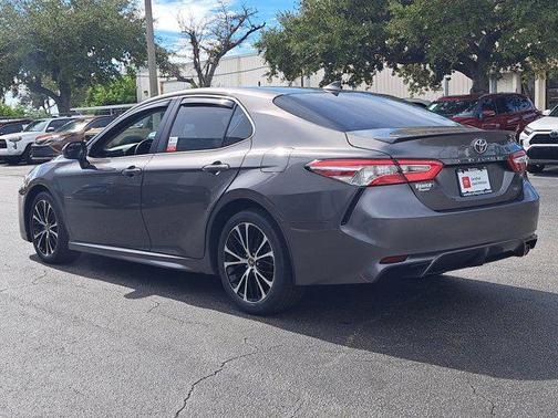 2020 Toyota Camry SE