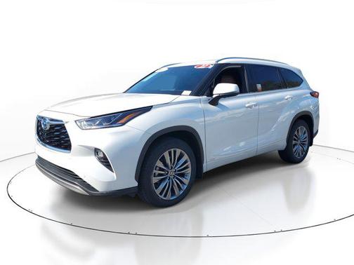 2022 Toyota Highlander Hybrid Platinum