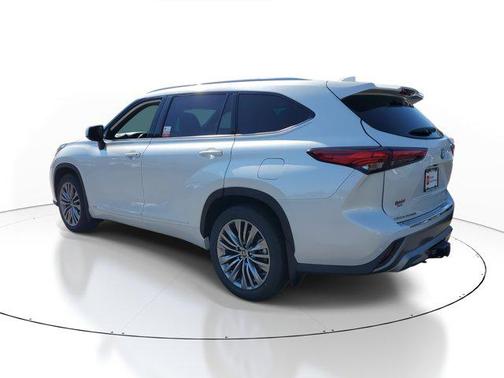 2022 Toyota Highlander Hybrid Platinum