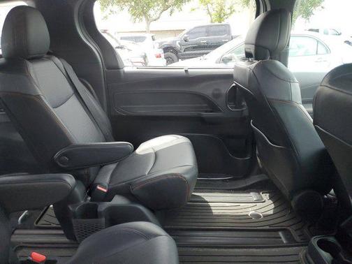 2023 Toyota Sienna XSE 7 Passenger