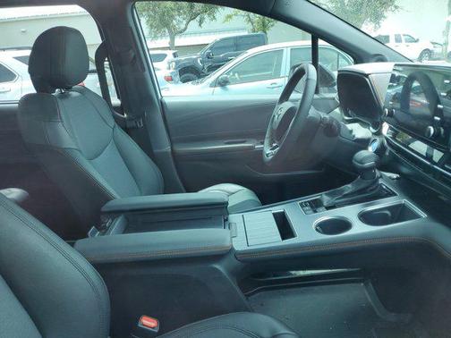 2023 Toyota Sienna XSE 7 Passenger