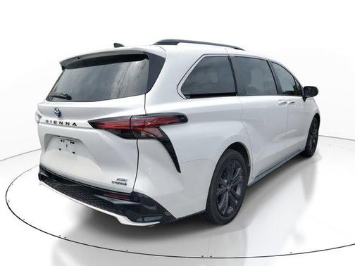 2023 Toyota Sienna XSE 7 Passenger