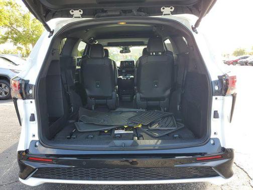 2023 Toyota Sienna XSE 7 Passenger