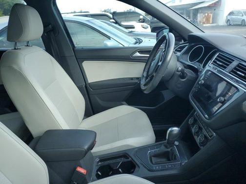 2020 Volkswagen Tiguan 2.0T SE R-Line Black