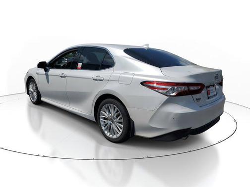 2020 Toyota Camry Hybrid XLE