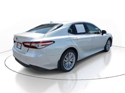 2020 Toyota Camry Hybrid XLE