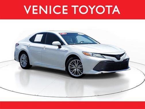 2020 Toyota Camry Hybrid XLE