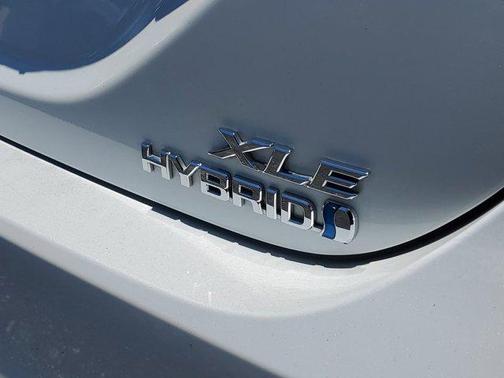 2020 Toyota Camry Hybrid XLE
