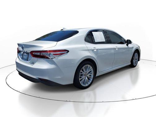 2020 Toyota Camry Hybrid XLE