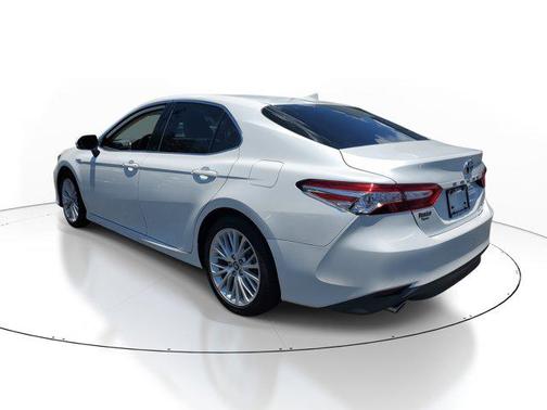 2020 Toyota Camry Hybrid XLE