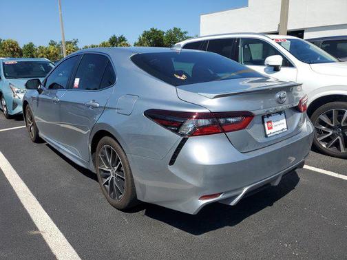 2024 Toyota Camry SE