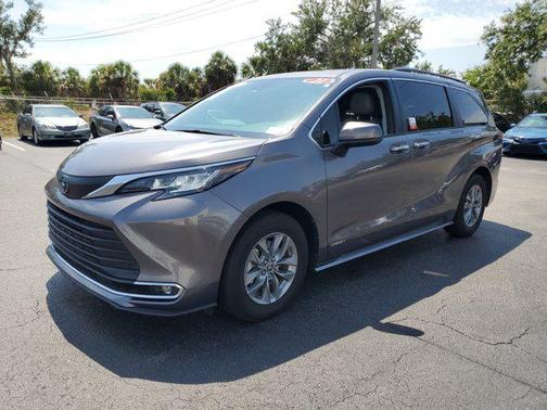 2021 Toyota Sienna XLE 8 Passenger