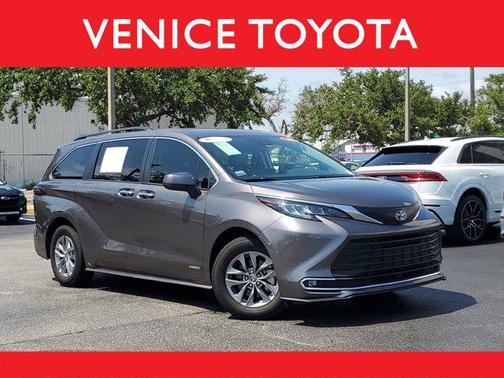 2021 Toyota Sienna XLE 8 Passenger