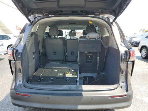 2021 Toyota Sienna XLE 8 Passenger