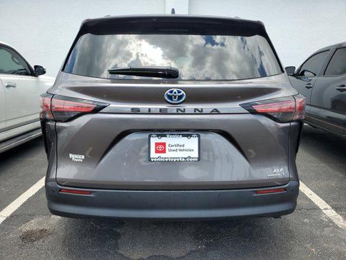 2021 Toyota Sienna XLE 8 Passenger