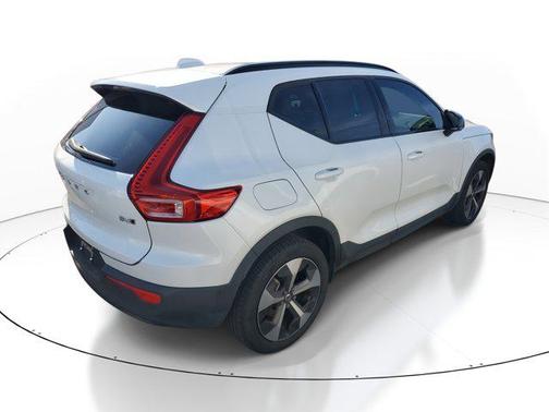 2024 Volvo XC40 B5 Plus Dark Theme