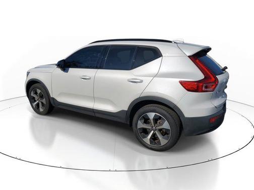 2024 Volvo XC40 B5 Plus Dark Theme