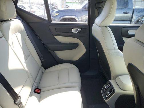 2024 Volvo XC40 B5 Plus Dark Theme