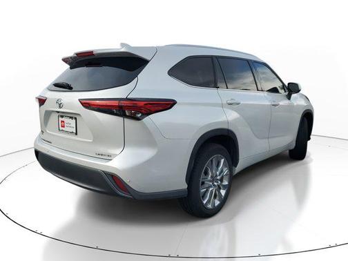 2022 Toyota Highlander Limited