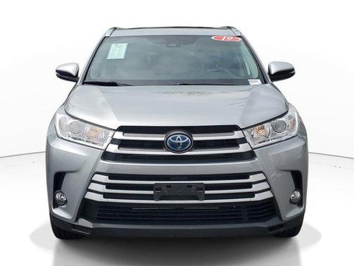 Celestial Silver Metallic 2019 Toyota Highlander Hybrid XLE