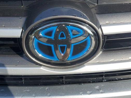 Celestial Silver Metallic 2019 Toyota Highlander Hybrid XLE