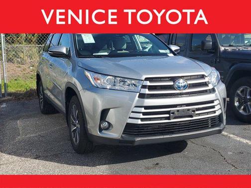 Celestial Silver Metallic 2019 Toyota Highlander Hybrid XLE