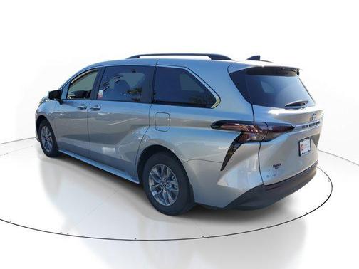 2025 Toyota Sienna XLE 8 Passenger