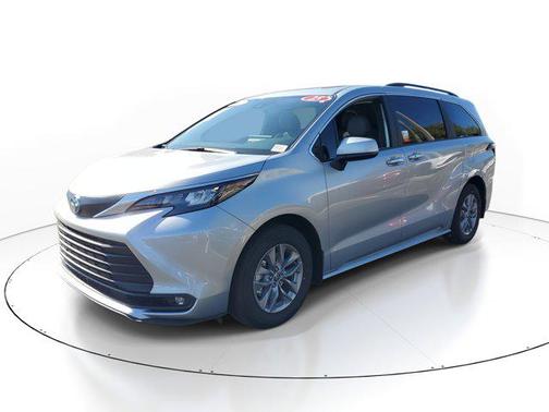 2025 Toyota Sienna XLE 8 Passenger