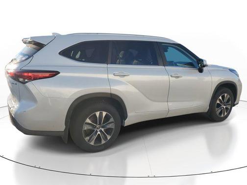 2023 Toyota Highlander Hybrid XLE