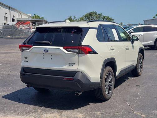 2022 Toyota RAV4 Hybrid XLE Premium