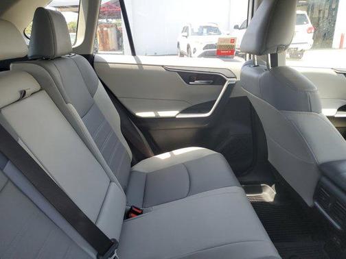 2022 Toyota RAV4 Hybrid XLE Premium