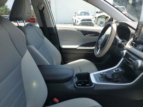 2022 Toyota RAV4 Hybrid XLE Premium
