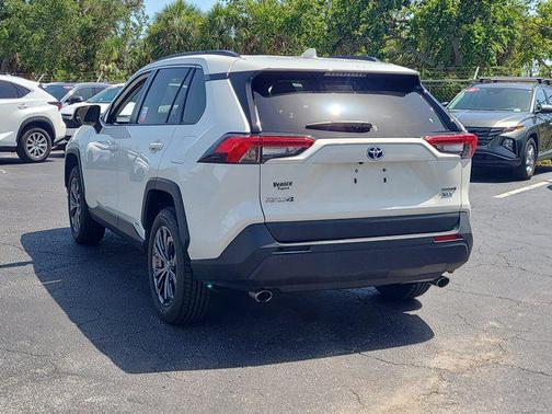 2022 Toyota RAV4 Hybrid XLE Premium