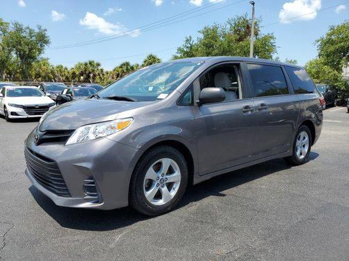 2020 Toyota Sienna SE