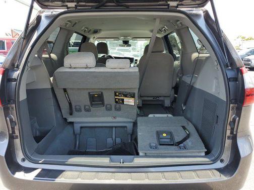 2020 Toyota Sienna SE