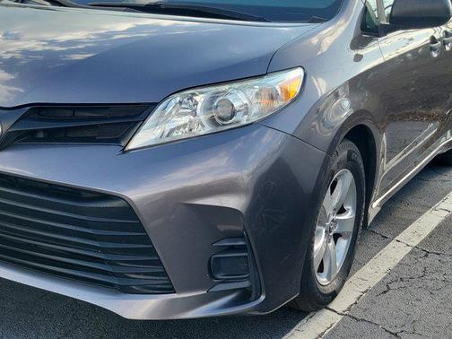 2020 Toyota Sienna SE
