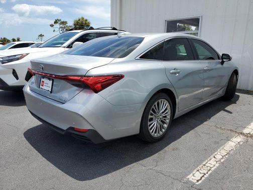 2022 Toyota Avalon Hybrid Limited